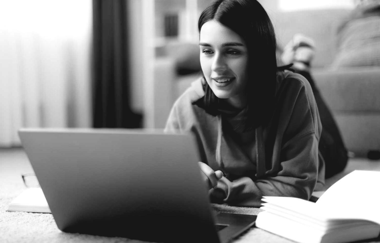 Analyse d'indicateurs économiques sur écrans multiples